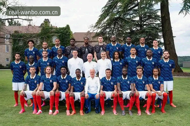 法国队这场3-0，和德尚那张永远在加班的法国人表情，真是绝配。我是在万搏体育APP上看的全场，那会儿正赶上晚饭后瘫在沙发上，手机横过来，v3.2.1版本，安装包46.1 MB，加载倒是快，我这边泡面的热水还没烧开，直播信号已经稳了。